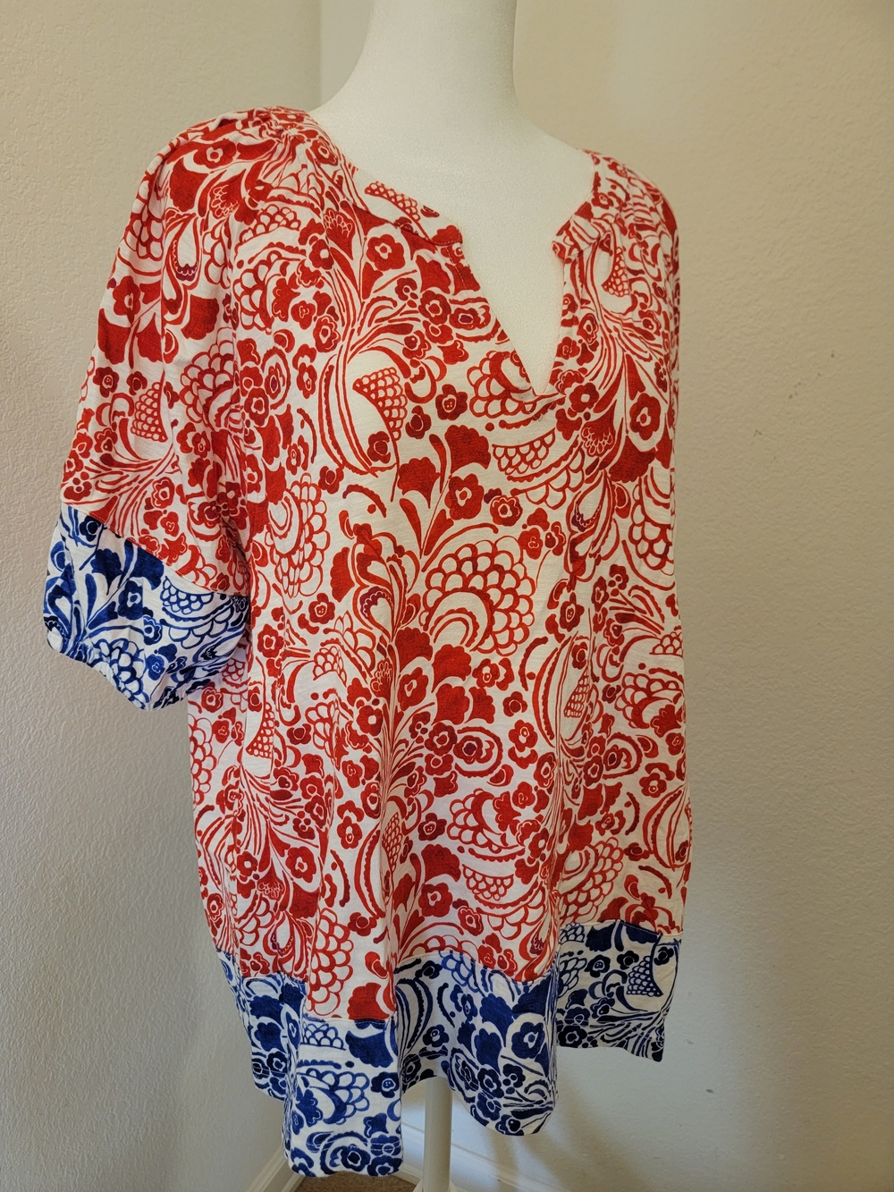 Tommy Hilfiger Red & Blue Floral Split-Neck Blouse -Large